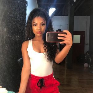 Meet your Posher, Tenia